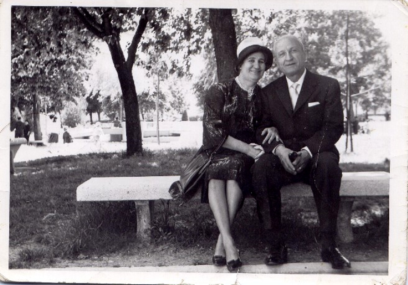 Coppia Nonni innamorati Ninna Nonna canzone ufficiale dei Nonni